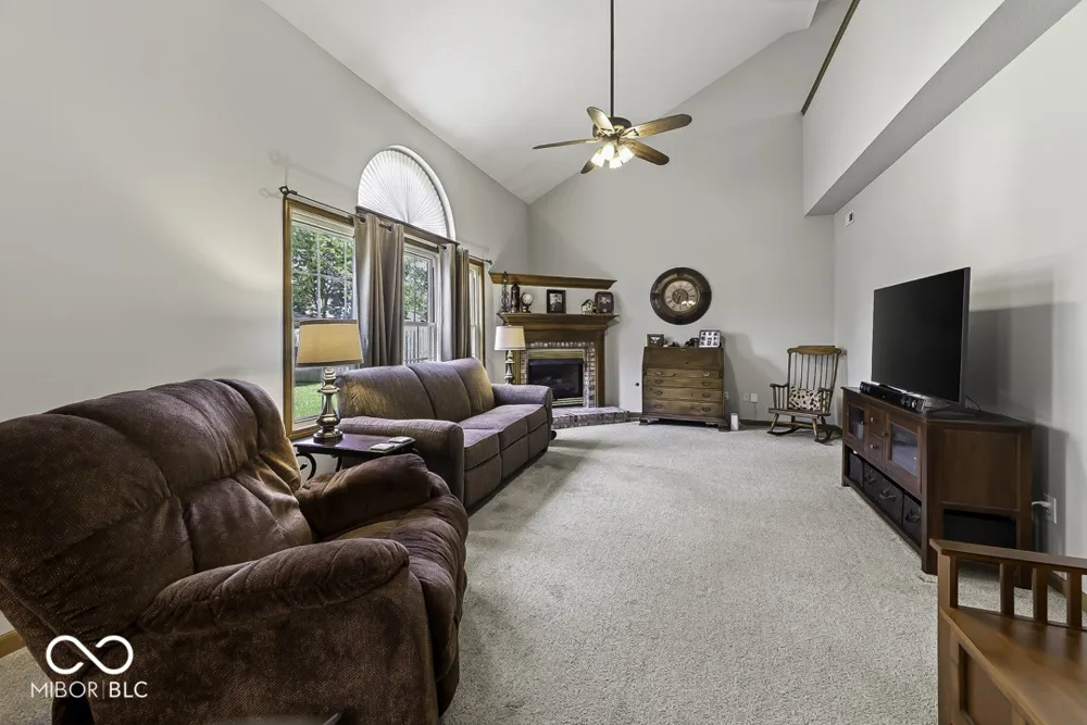 5225 W Stonehaven Lane New Palestine, IN 46163