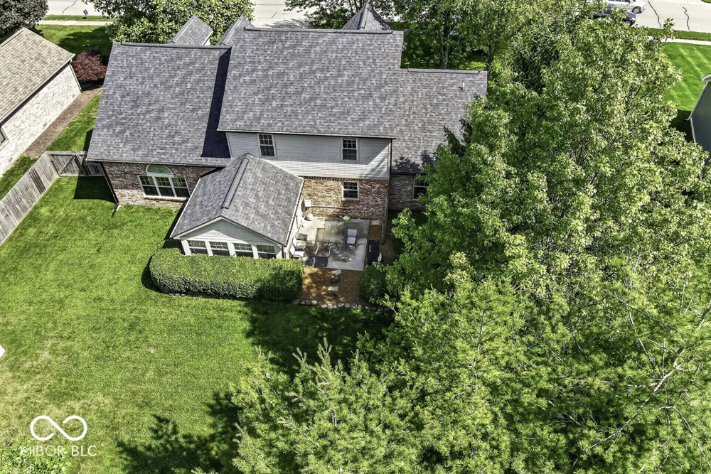 5225 W Stonehaven Lane New Palestine, IN 46163