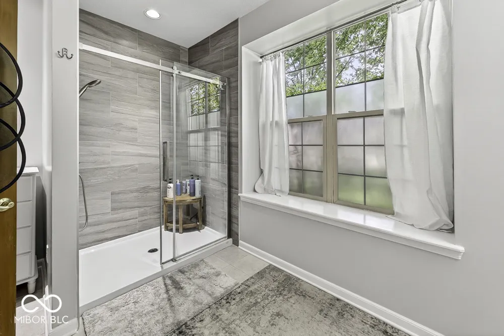 5225 W Stonehaven Lane New Palestine, IN 46163