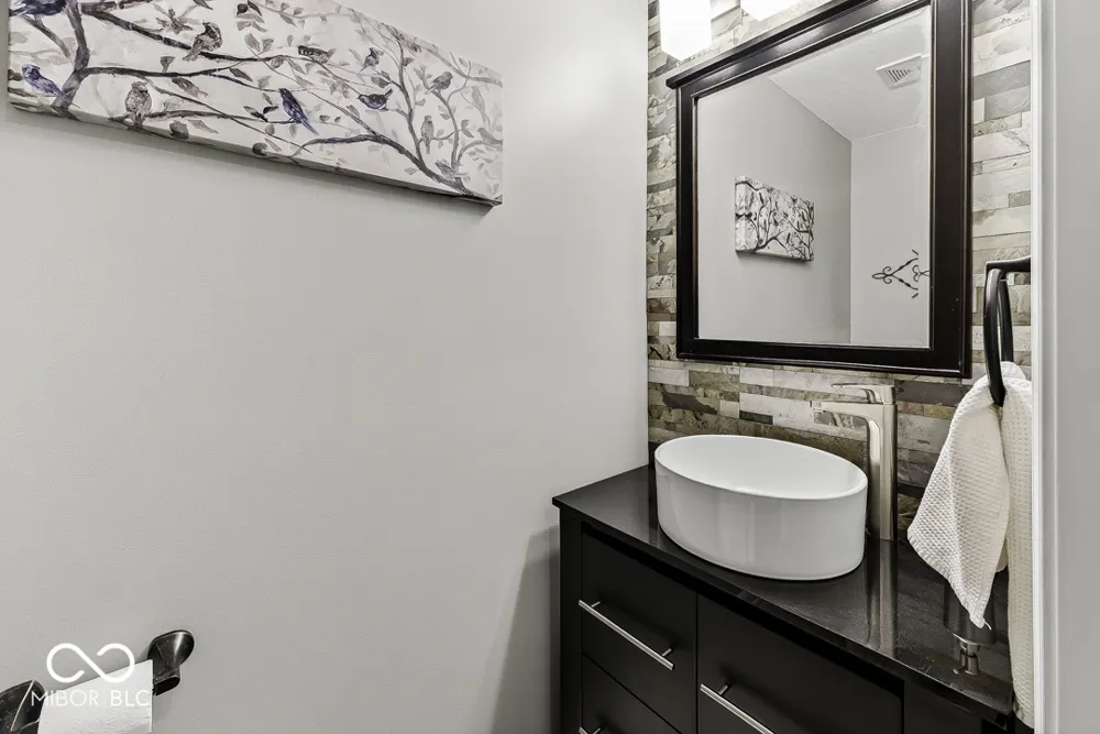 5225 W Stonehaven Lane New Palestine, IN 46163