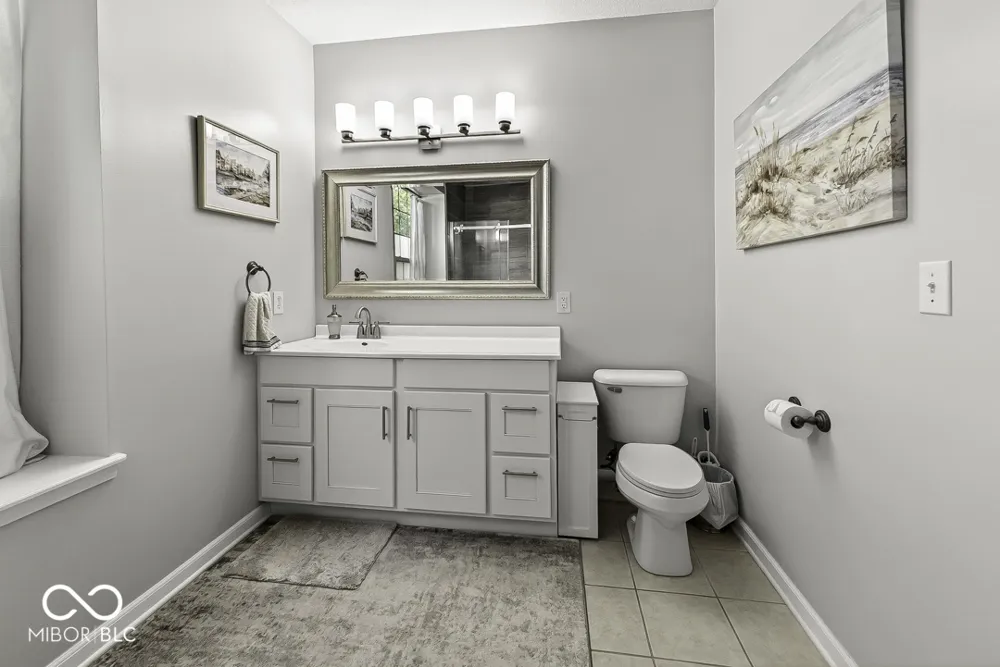 5225 W Stonehaven Lane New Palestine, IN 46163