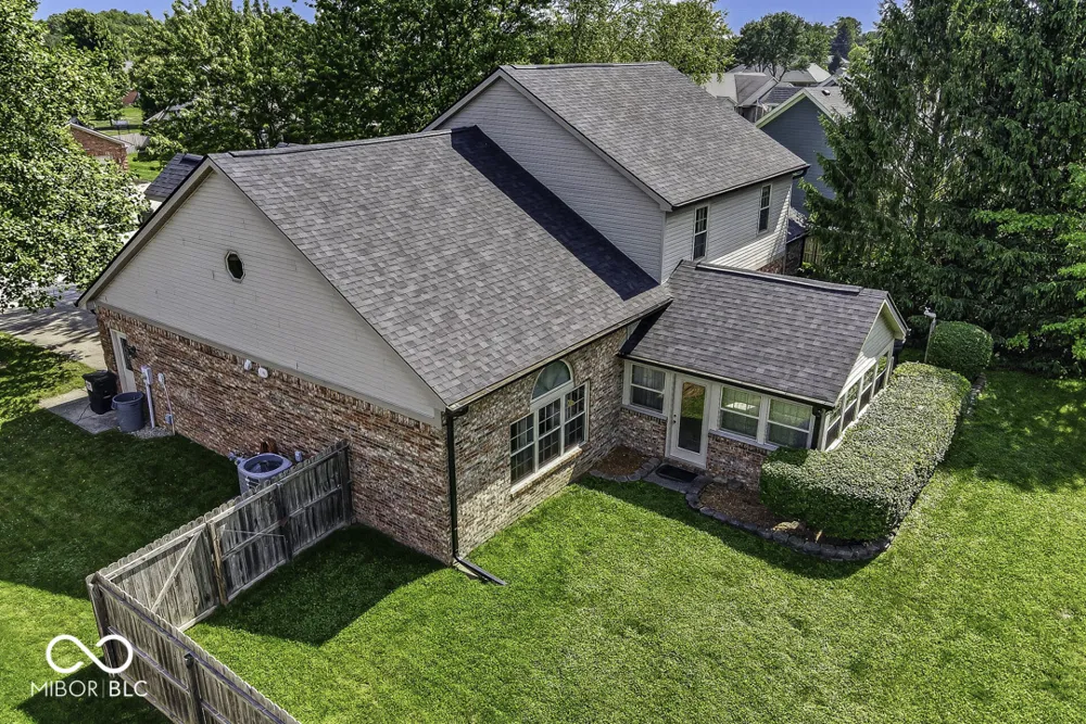 5225 W Stonehaven Lane New Palestine, IN 46163