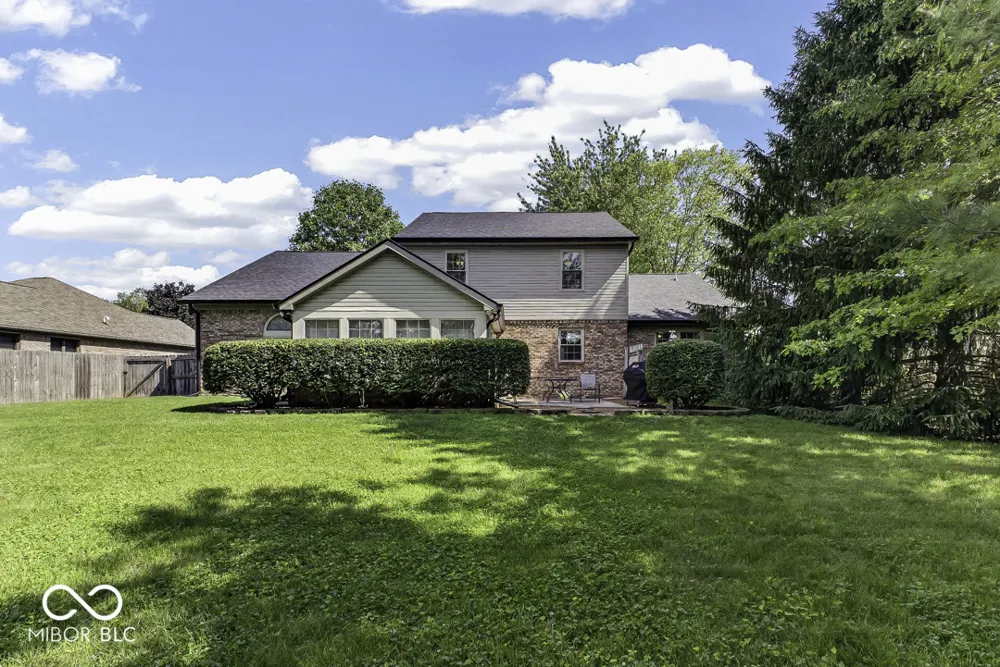 5225 W Stonehaven Lane New Palestine, IN 46163