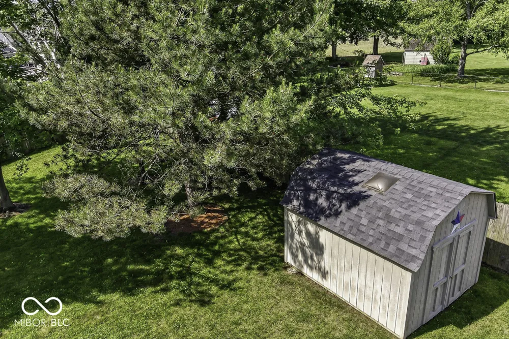 5225 W Stonehaven Lane New Palestine, IN 46163