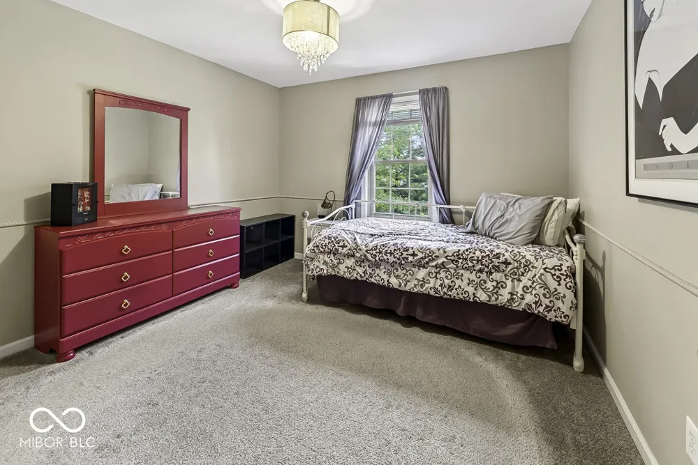5225 W Stonehaven Lane New Palestine, IN 46163
