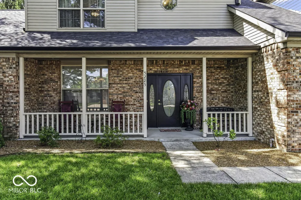 5225 W Stonehaven Lane New Palestine, IN 46163