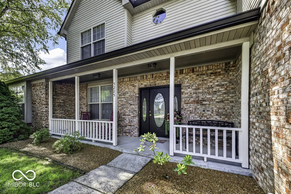 5225 W Stonehaven Lane New Palestine, IN 46163