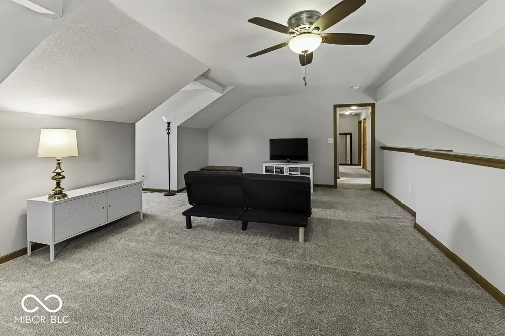 5225 W Stonehaven Lane New Palestine, IN 46163
