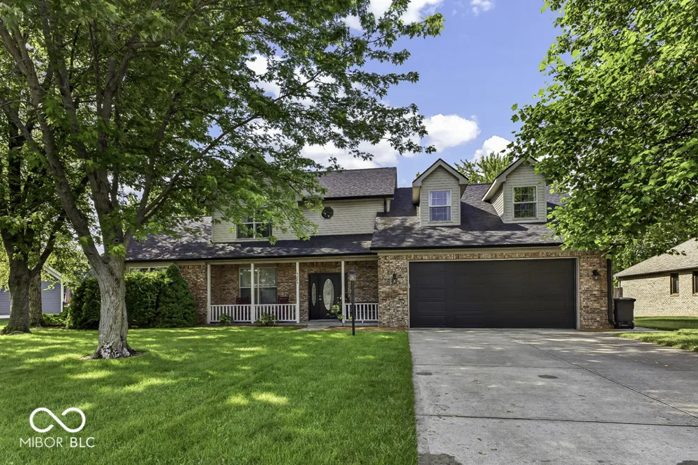 5225 W Stonehaven Lane New Palestine, IN 46163