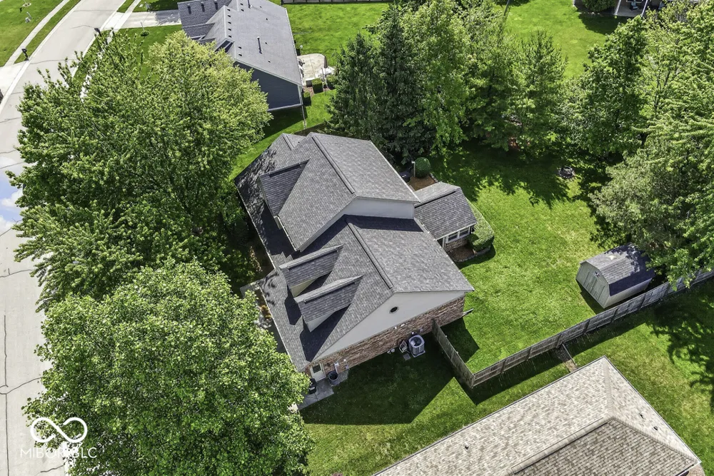 5225 W Stonehaven Lane New Palestine, IN 46163
