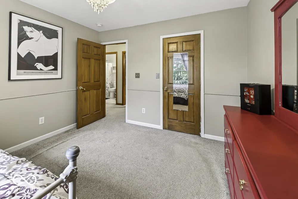5225 W Stonehaven Lane New Palestine, IN 46163