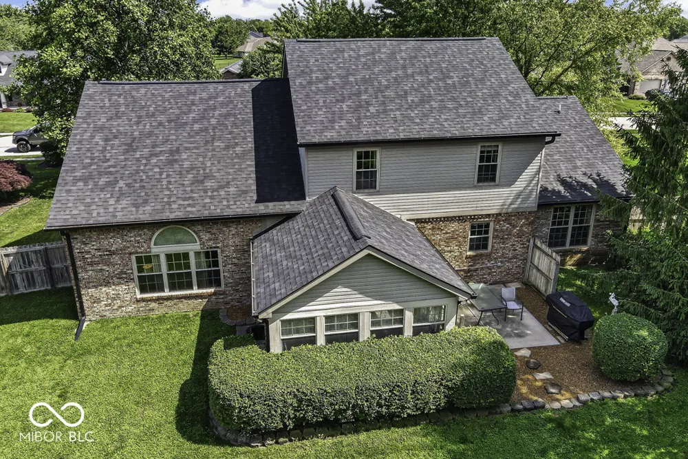 5225 W Stonehaven Lane New Palestine, IN 46163