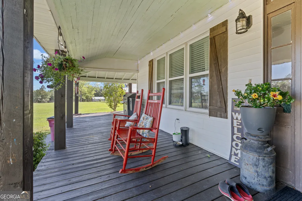 5065 Ten Mile RD Baxley, GA 31513