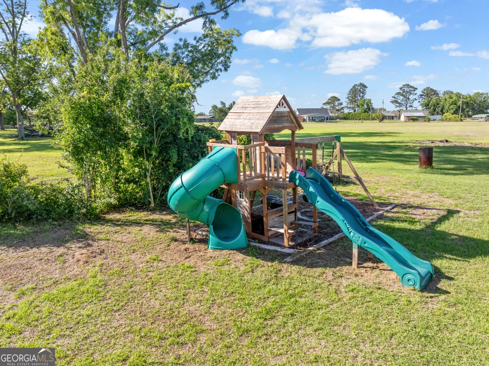 5065 Ten Mile RD Baxley, GA 31513