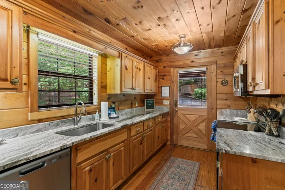 294 Oakwood TRL Mineral Bluff, GA 30559