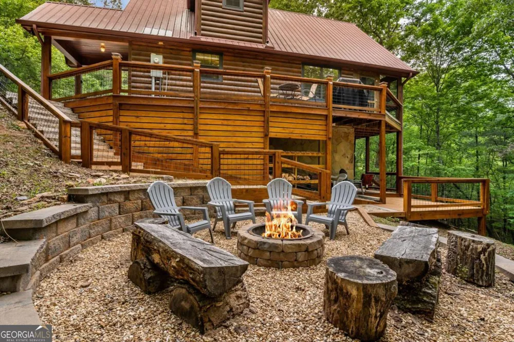 294 Oakwood TRL Mineral Bluff, GA 30559
