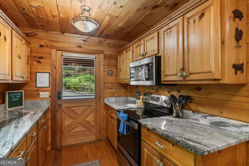 294 Oakwood TRL Mineral Bluff, GA 30559