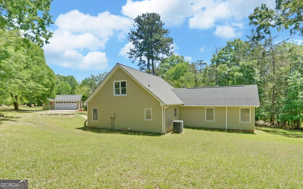 194 Harvey LN Lavonia, GA 30553