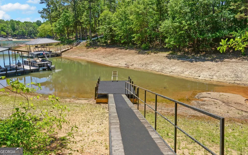 194 Harvey LN Lavonia, GA 30553