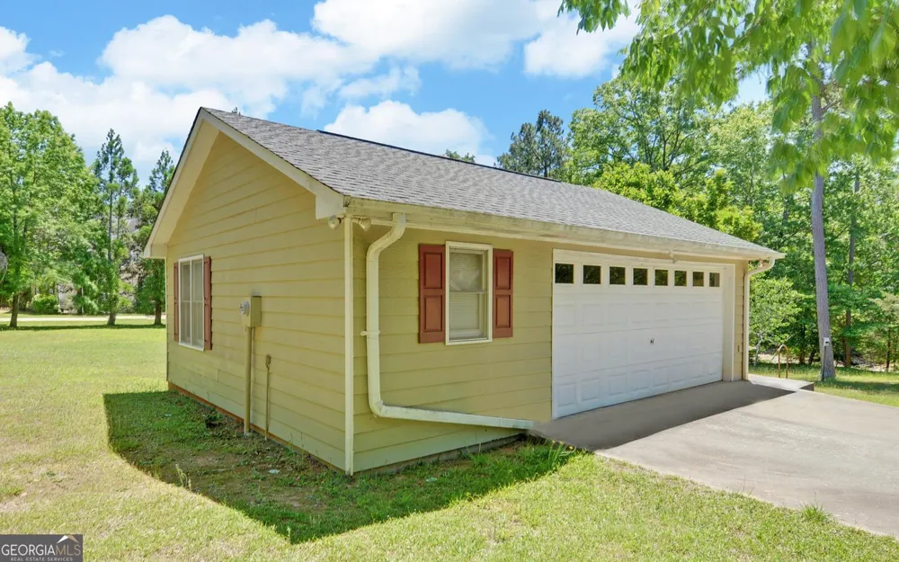 194 Harvey LN Lavonia, GA 30553