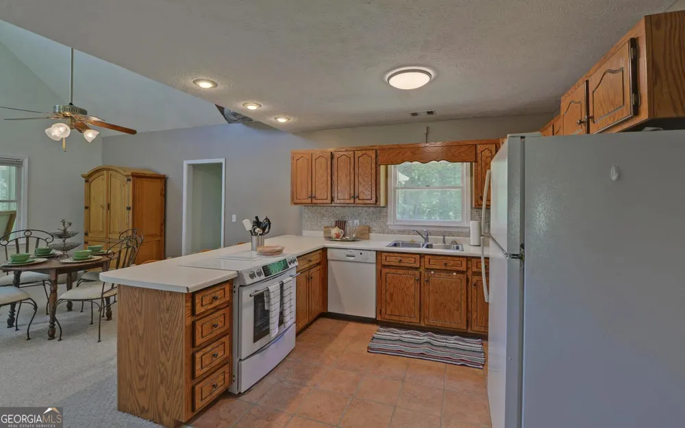 194 Harvey LN Lavonia, GA 30553