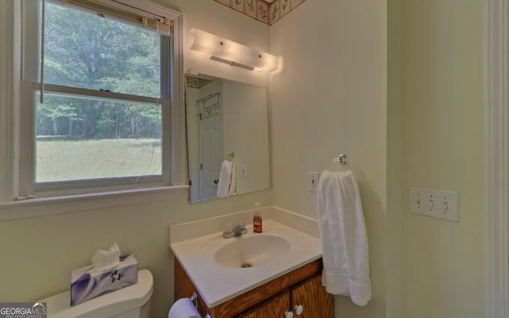 194 Harvey LN Lavonia, GA 30553