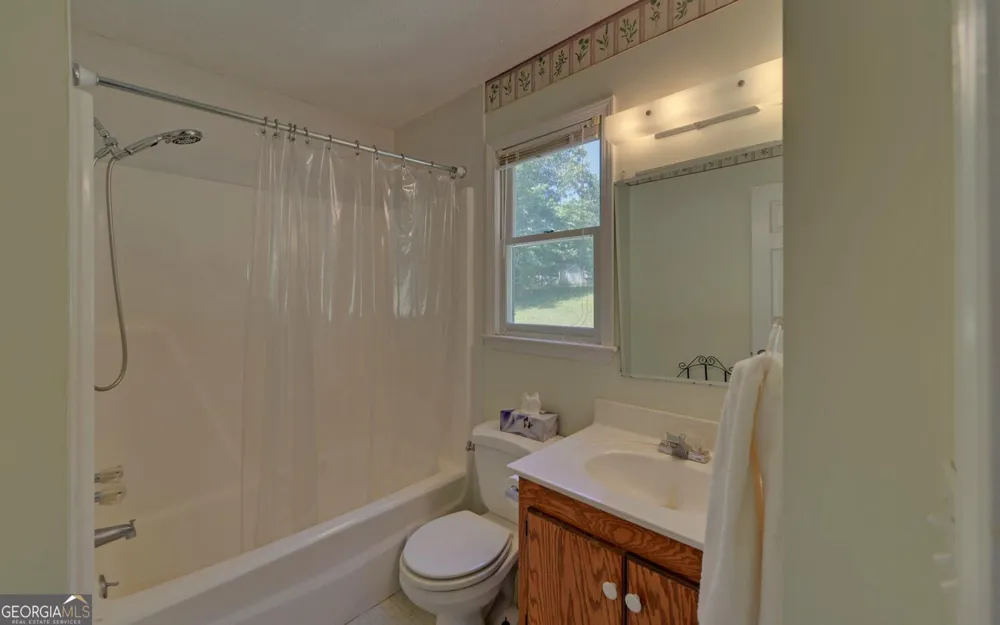 194 Harvey LN Lavonia, GA 30553