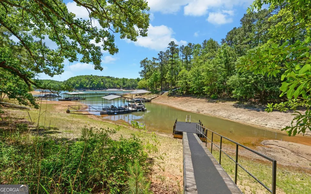 194 Harvey LN Lavonia, GA 30553