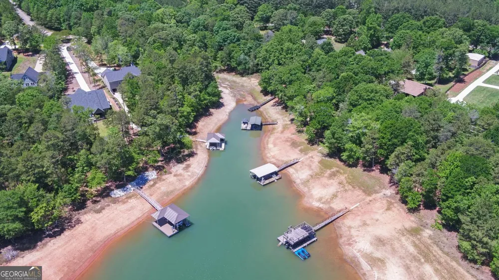 194 Harvey LN Lavonia, GA 30553