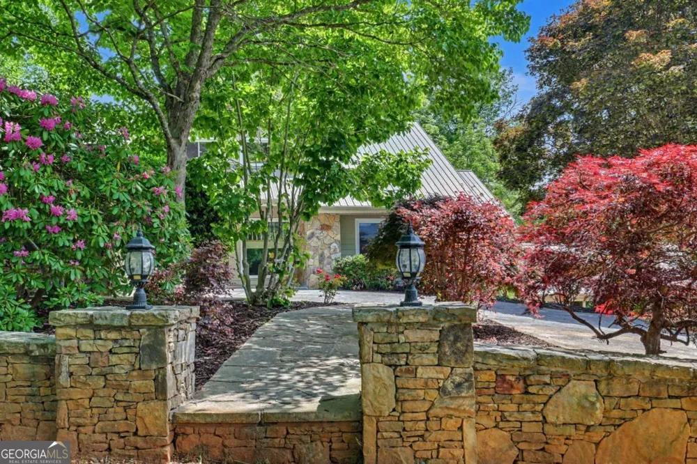 792 Bugscuffle RD Hiawassee, GA 30546
