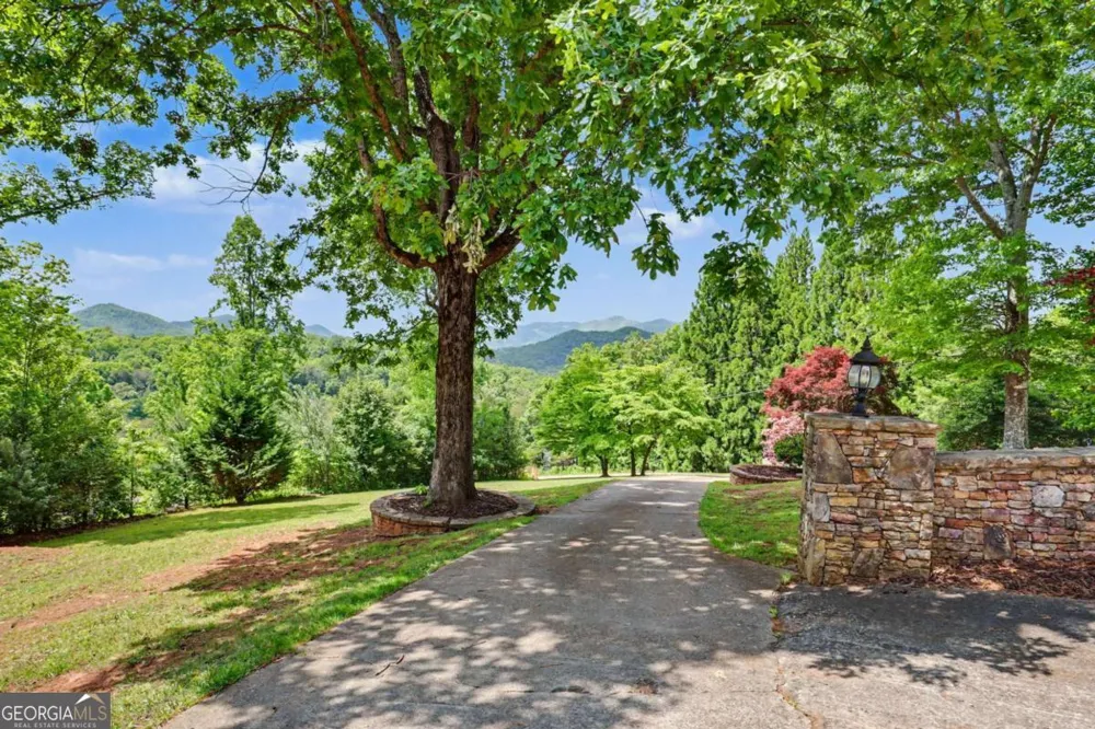 792 Bugscuffle RD Hiawassee, GA 30546