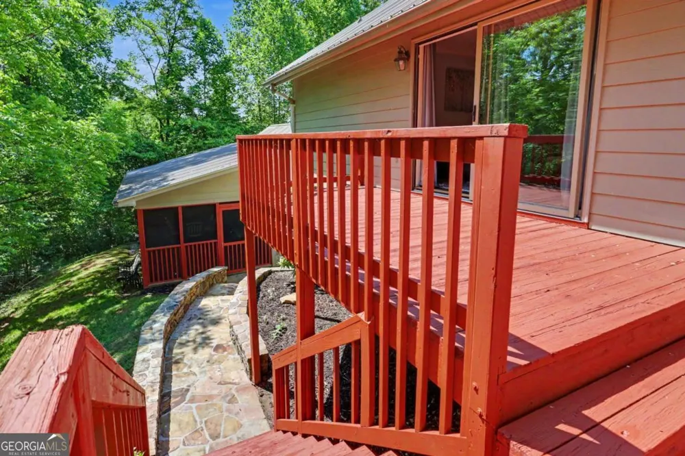 792 Bugscuffle RD Hiawassee, GA 30546