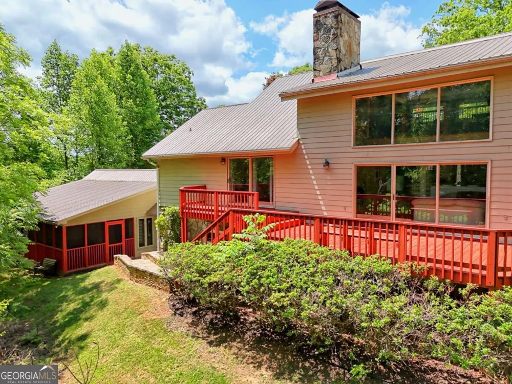 792 Bugscuffle RD Hiawassee, GA 30546
