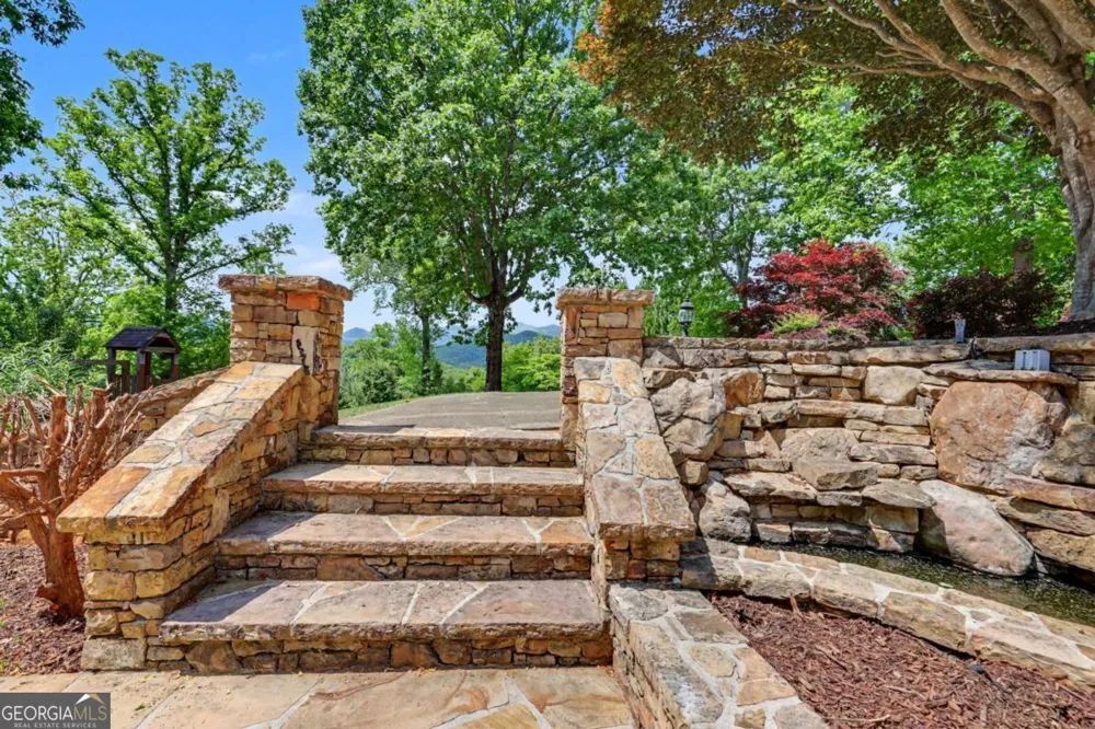 792 Bugscuffle RD Hiawassee, GA 30546