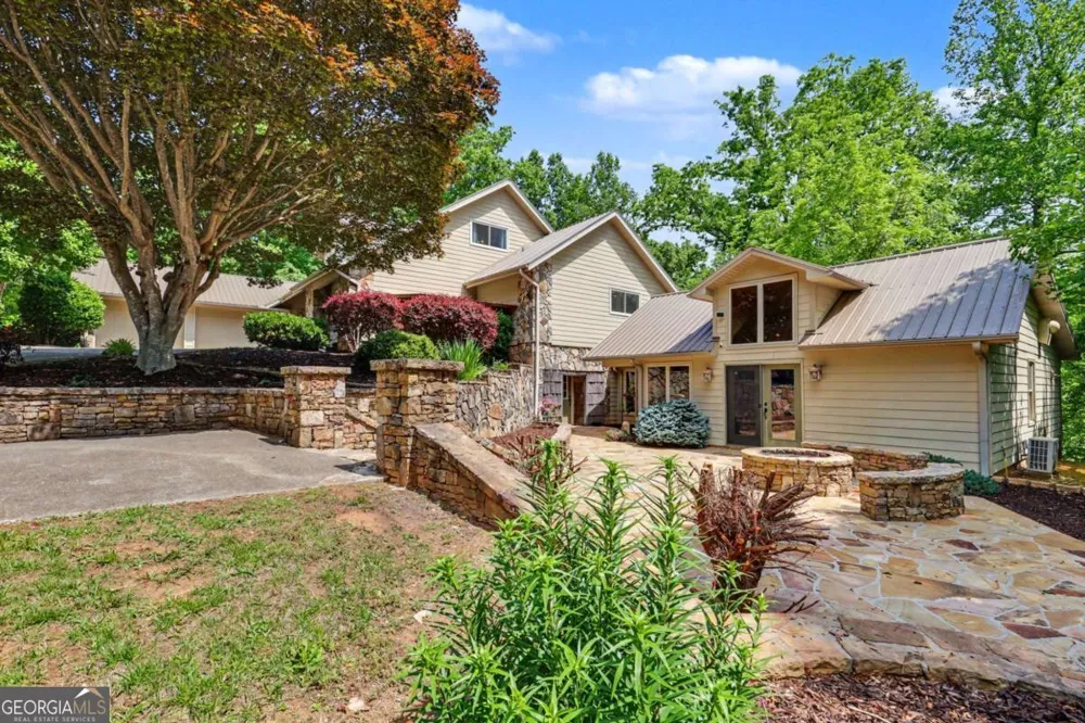 792 Bugscuffle RD Hiawassee, GA 30546