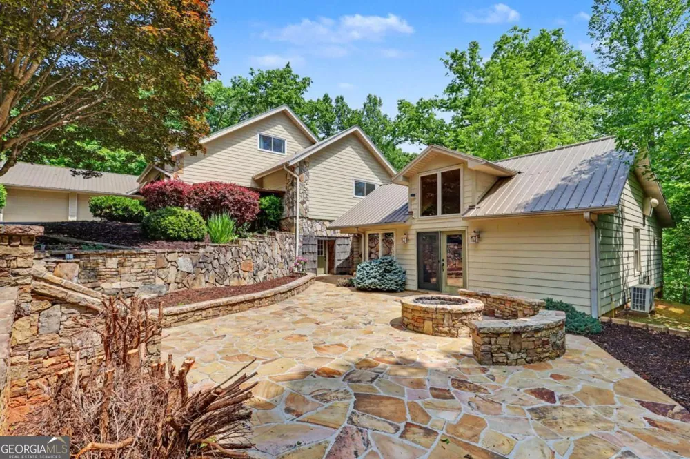 792 Bugscuffle RD Hiawassee, GA 30546
