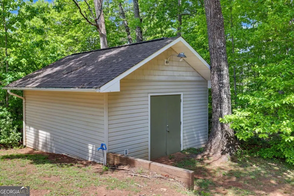 792 Bugscuffle RD Hiawassee, GA 30546