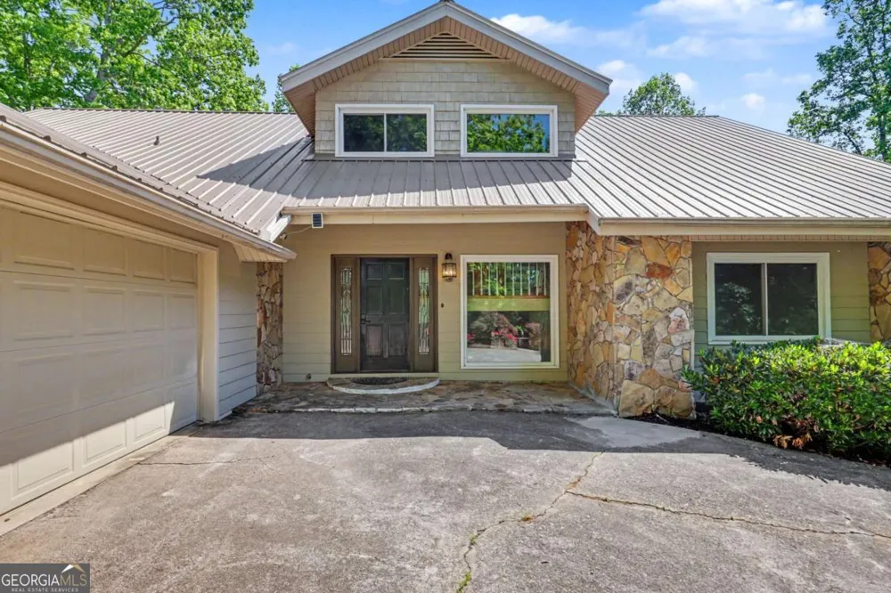 792 Bugscuffle RD Hiawassee, GA 30546
