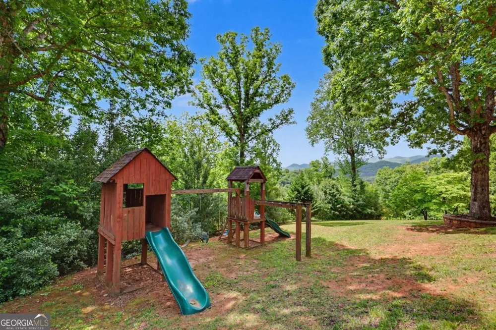 792 Bugscuffle RD Hiawassee, GA 30546