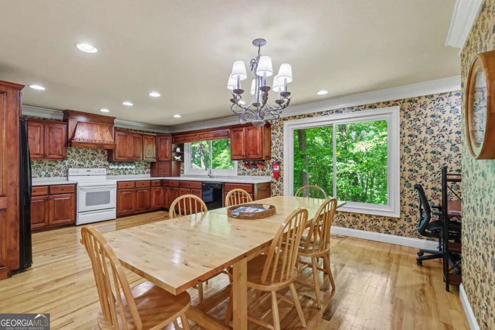 792 Bugscuffle RD Hiawassee, GA 30546