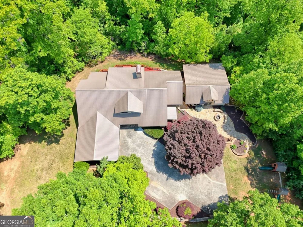 792 Bugscuffle RD Hiawassee, GA 30546