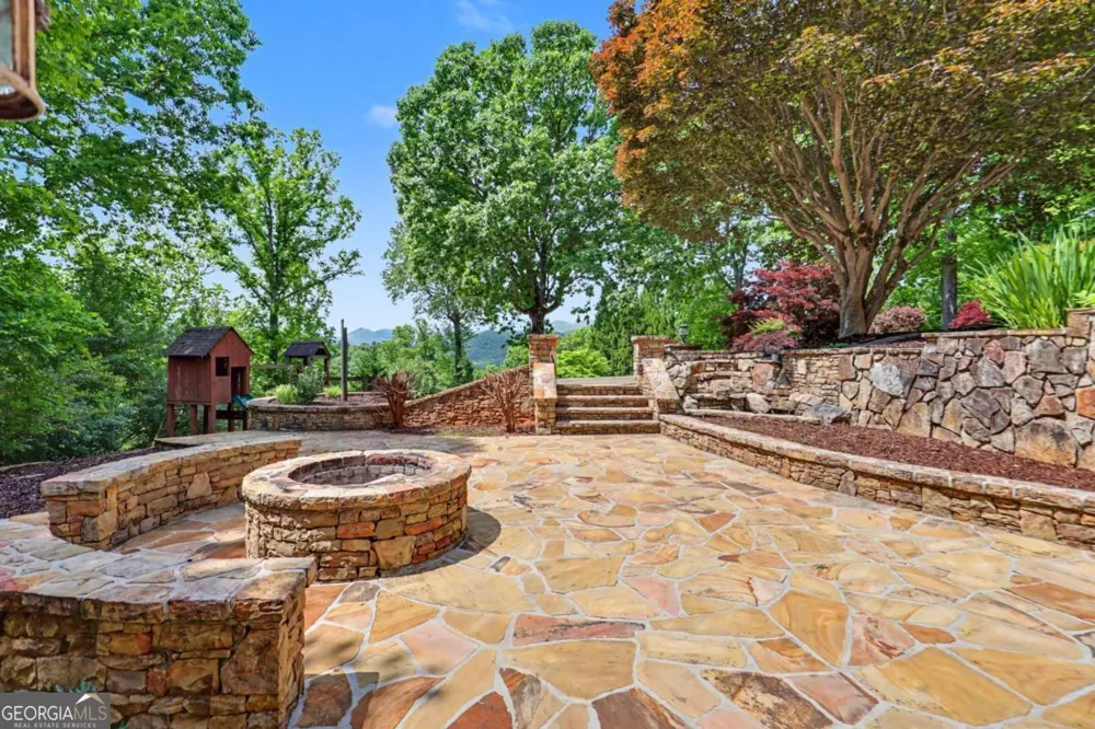 792 Bugscuffle RD Hiawassee, GA 30546