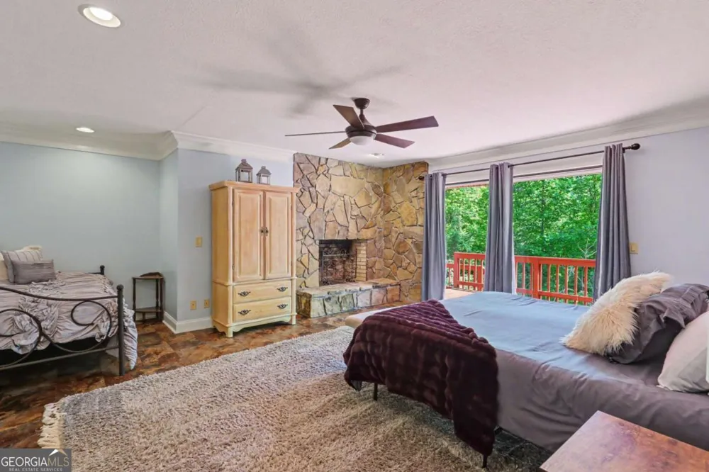 792 Bugscuffle RD Hiawassee, GA 30546