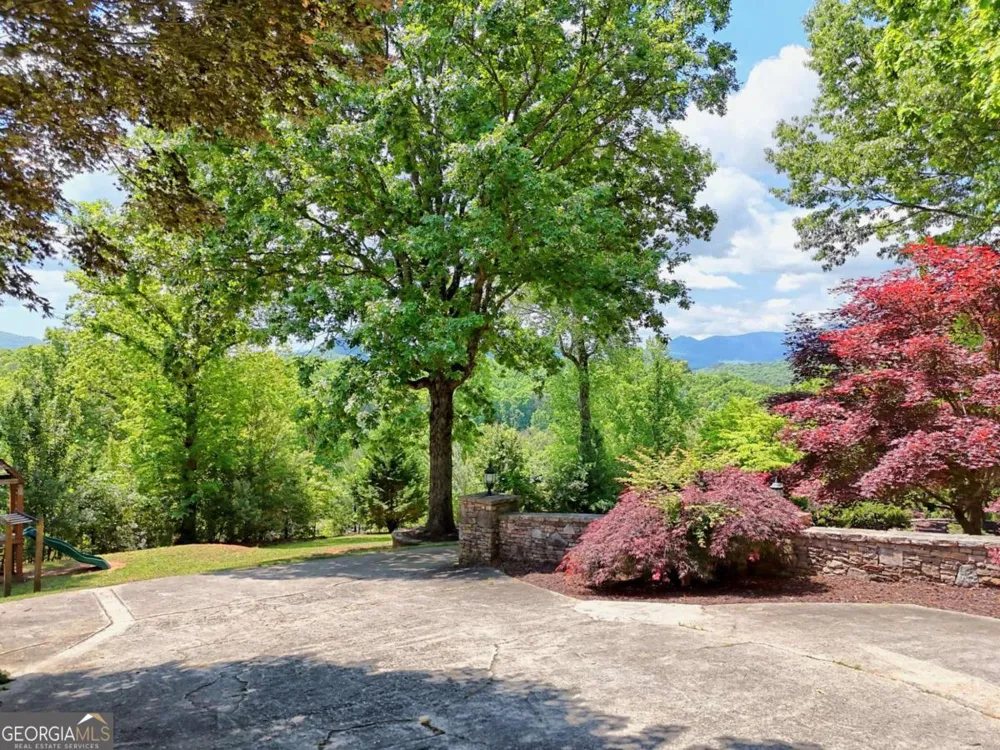 792 Bugscuffle RD Hiawassee, GA 30546