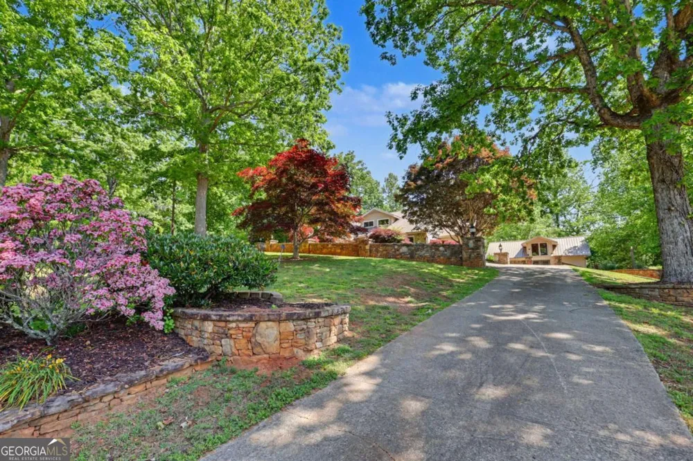 792 Bugscuffle RD Hiawassee, GA 30546