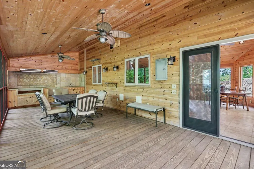 792 Bugscuffle RD Hiawassee, GA 30546