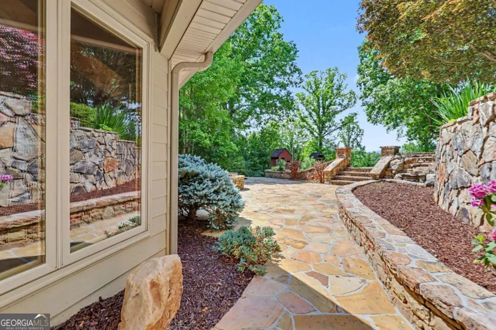 792 Bugscuffle RD Hiawassee, GA 30546
