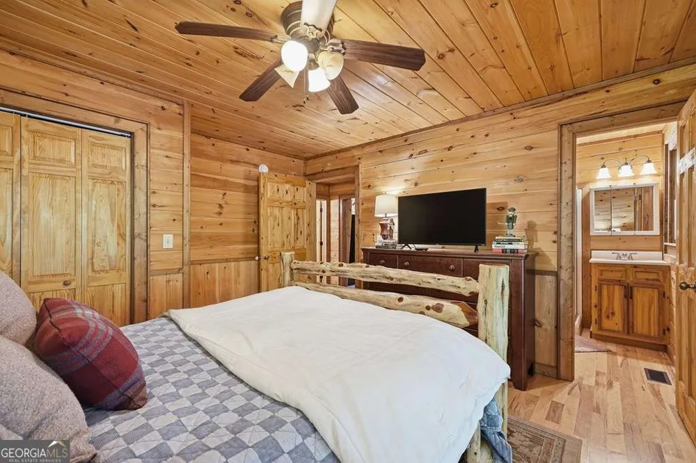 284 The Woods RD Mineral Bluff, GA 30559