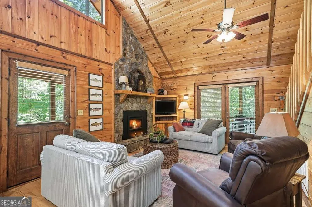 284 The Woods RD Mineral Bluff, GA 30559
