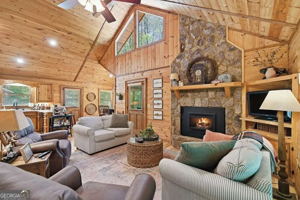 284 The Woods RD Mineral Bluff, GA 30559
